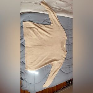 Very pretty love!! The perfect casual long sleeve 🤩